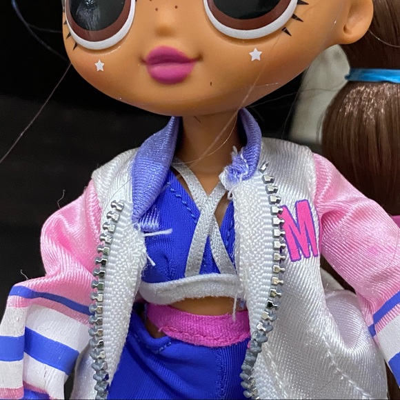 L.O.L Surprise OMG Sports Cheer Leader 9" Fashion Doll - Picture 4 of 8